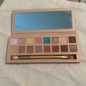 Kylie Vacations Palette